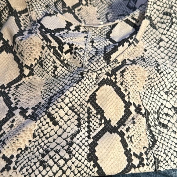 JODIFL snake print boxy oversized short sleeves lightweight top blouse Sz M - Picture 4 of 5